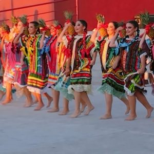 Compania Splendor Folklorico dancers