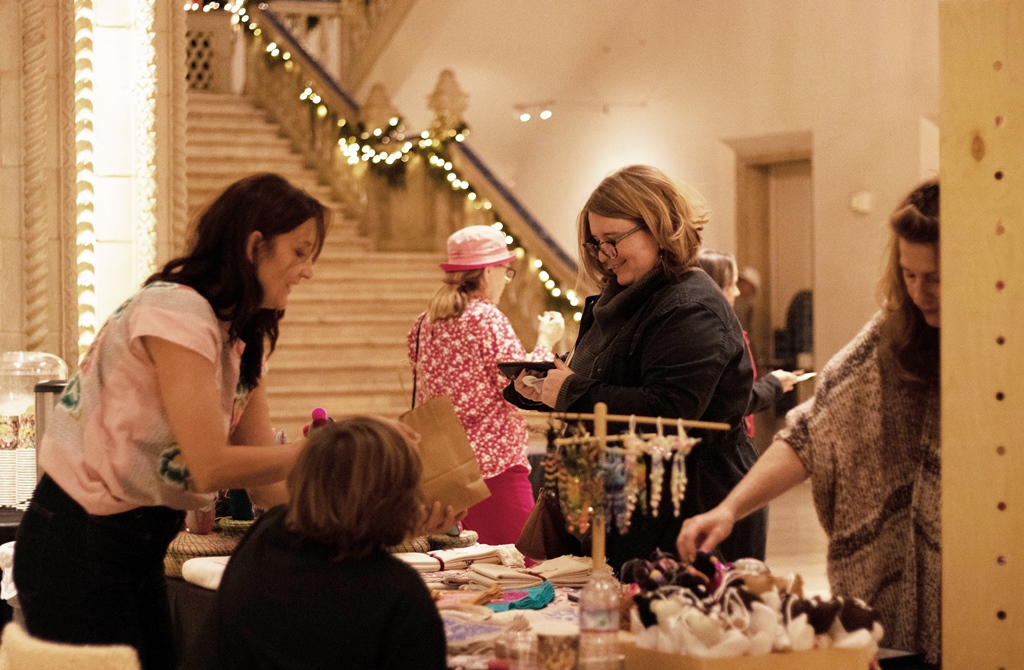 Member shopping holiday event in Museum rotunda