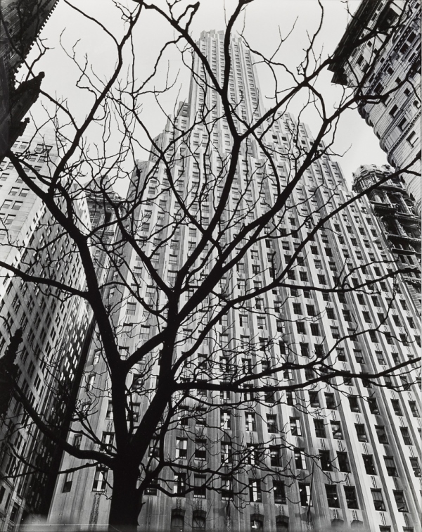 Black and white photo of Metropolitan Life Building, New York, circa 1935, by Berenice Abbott