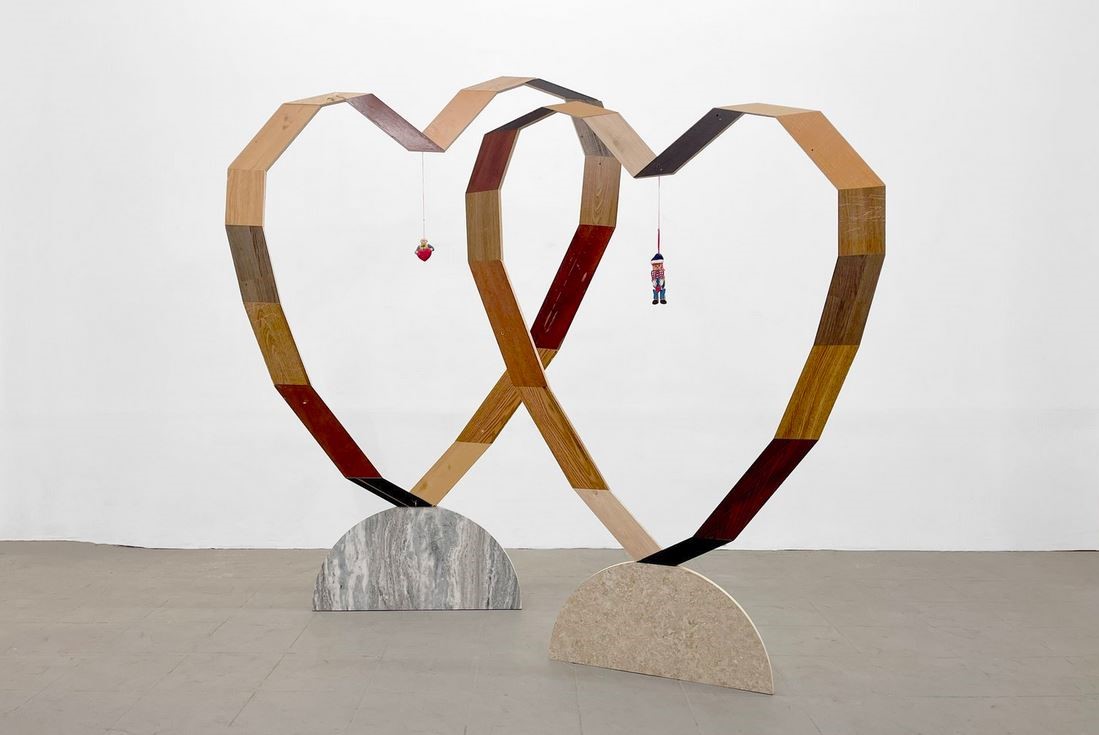 Hearts sculptures by artist Joe Yorty